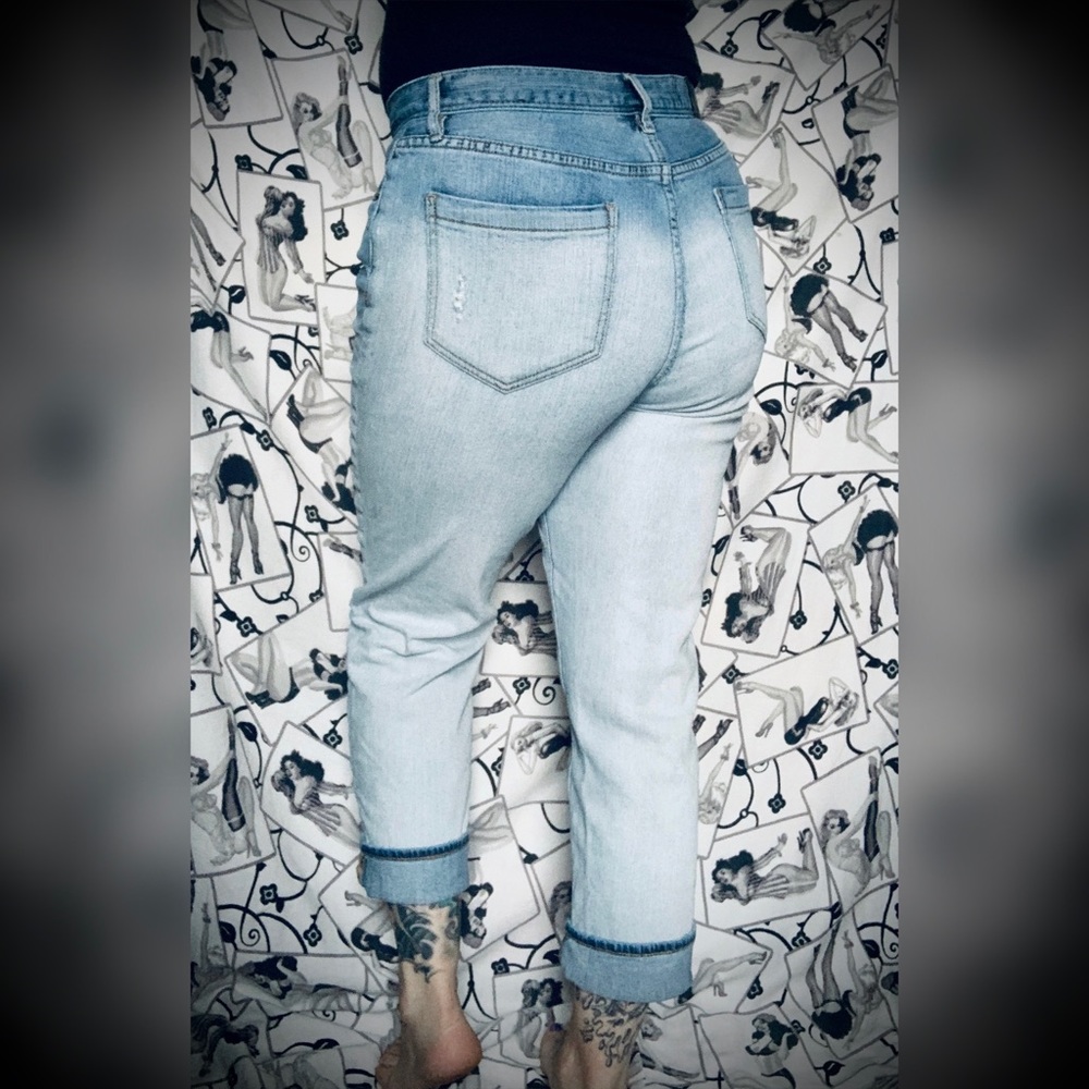 A | X Capris
